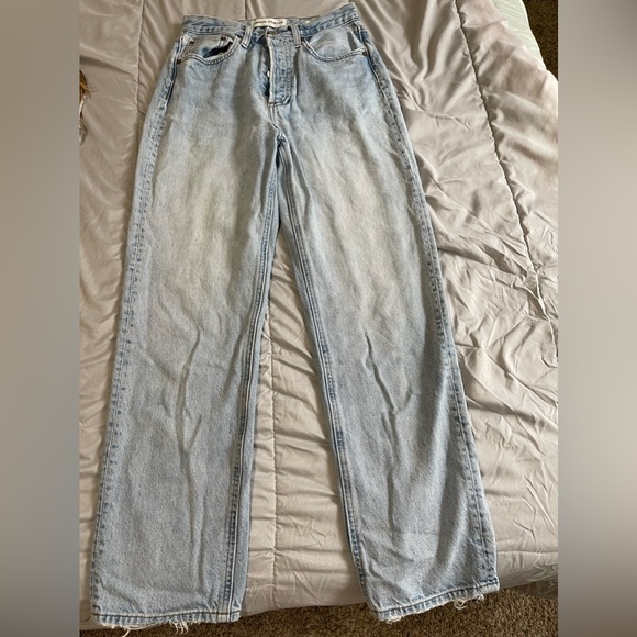 Jeans/ Aritzia/ Levi/ Champs/ Fila - Picture 4 of 7